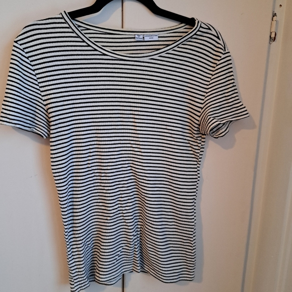 Black and White Stripped Stretchy shirt - Picture 1 of 3